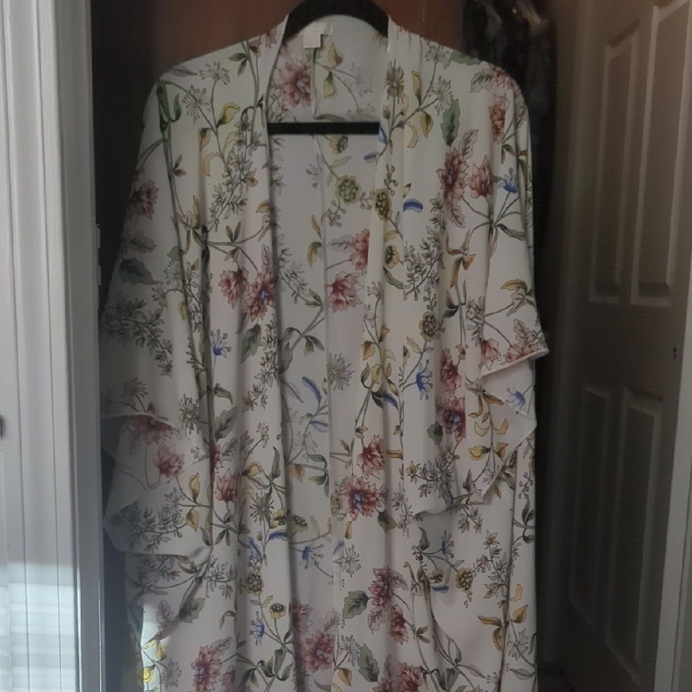 Elegant Floral Kimono Wrap